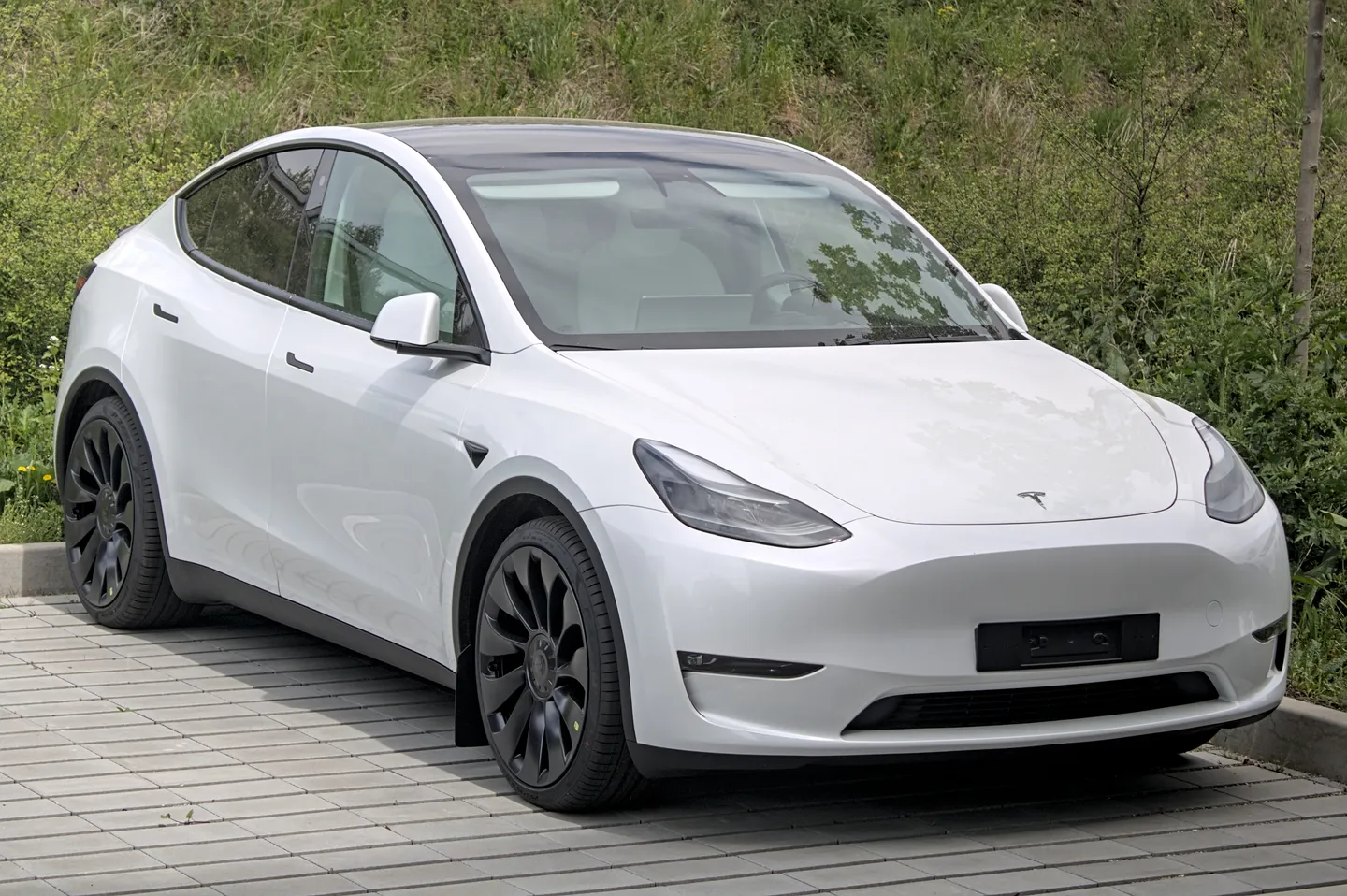 White Tesla Model Y photographed in Neu-Ulm in 2024